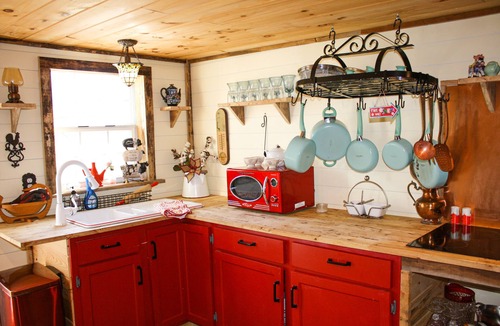 Flintstone Cottage | Rustic Fall Cottage | Pet Friendly