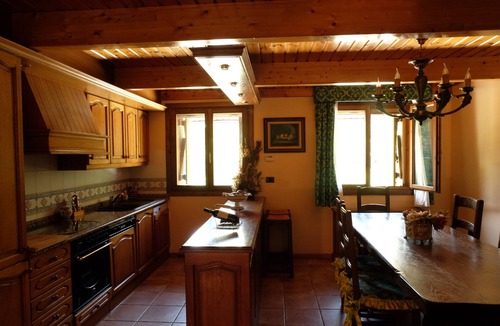 Biescas Ski Chalet | Rustic family house in the Pyrenees