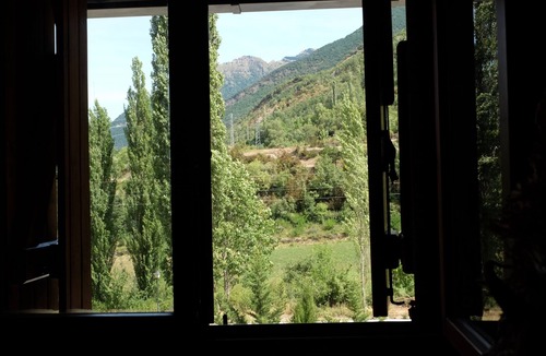 Biescas Ski Chalet | Rustic family house in the Pyrenees