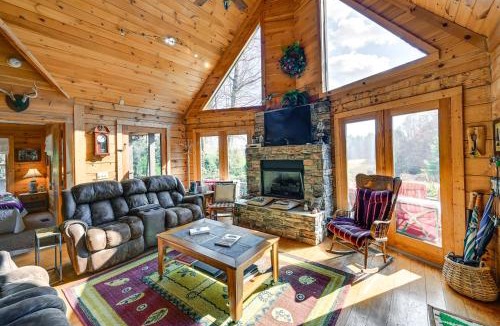 Fancy Gap House | Rustic Fancy Gap Cabin w/Blue Ridge Parkway Views