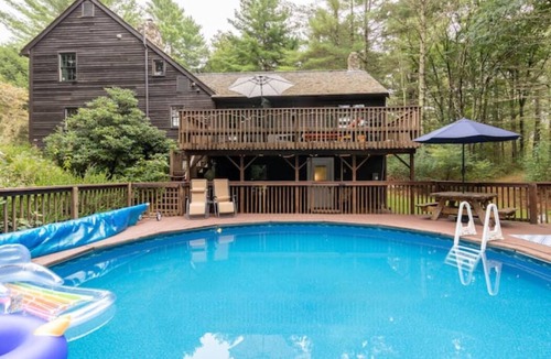 Rogers Apartment | Rustic Farmette Studio with Hot Tub & Pool