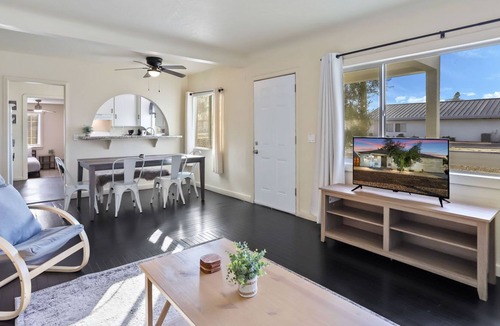 Escalon House | Rustic Farmhouse located in a small town in the Central Valley