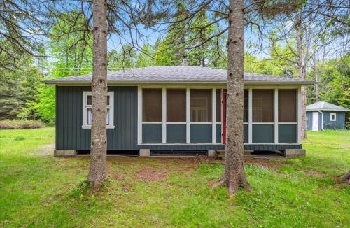 South Bruce Peninsula House | Rustic Fishing Cabin near Sauble