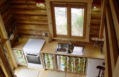 Saint-Martin-la-Sauvete Cottage | Rustic cabin with wood stove - 3 ppl, pets allowed