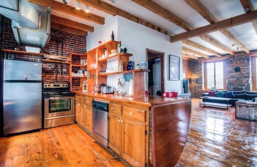 International District Apartment | Rustic Gem In the heart of Old Montreal
