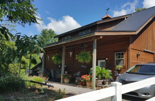 Chestnut Mound Cabin | Rustic Getaway in Nashville’s Backyard!