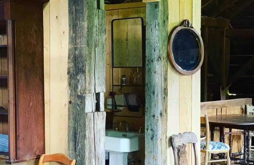 Coxsackie House | Rustic Glamping Cabin by creek in Hudson Valley