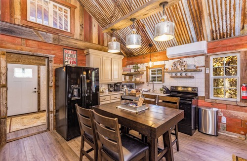 Coleman Cabin | Rustic Grace Cabin near Tishomingo, Oklahoma