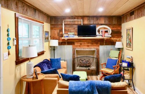 Seebert House | Rustic Hideaway with Fire Pit Less Than 1 Mi to River!