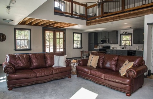 San Marcos House | ⭐️Rustic Hill Country Barn retreat on acreage⭐️