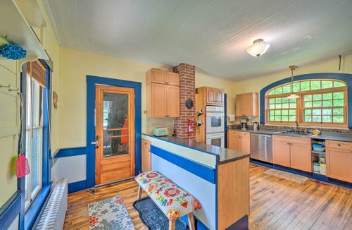 Guildhall House | Rustic & Historic Guildhall Farmhouse w/Fire Pit!