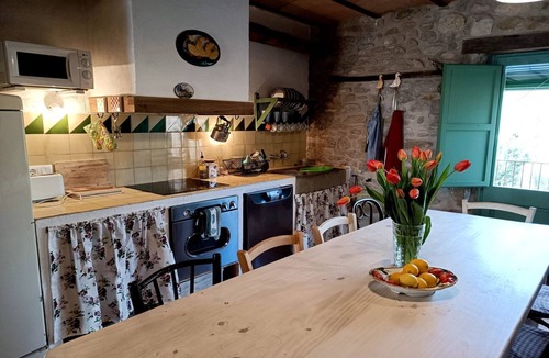 Mieras Cottage | Rustic Home in Mieres near Banyoles Lake