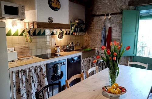 Mieras Cottage | Rustic Home in Mieres near Banyoles Lake