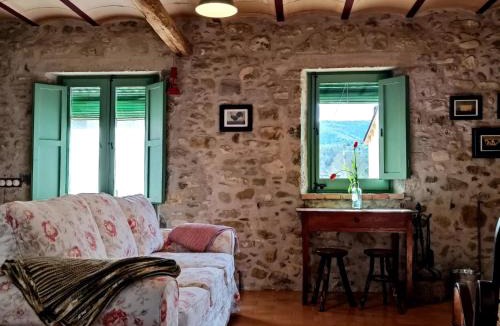 Mieras House | Rustic Home in Mieres near Banyoles Lake