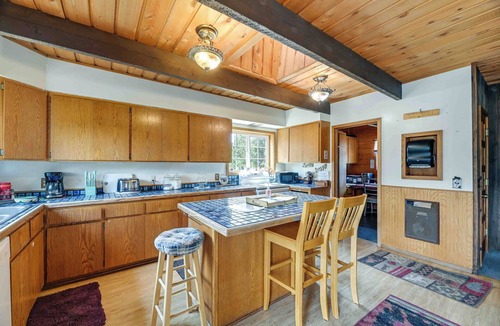 Chiloquin House | Rustic Home w/Deck & Grills on Williamson River!