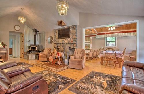 Custer County House | Rustic Home w/Patio, 1 Mi to Sunset Beach!