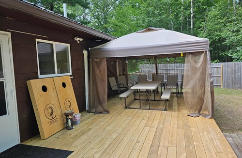 Wellston House | Rustic Hook Coho Suite