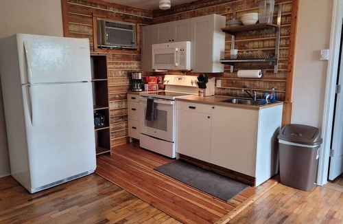Wellston House | Rustic Hook Lodge, Steelhead Suite