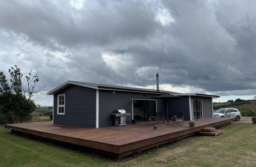 Oruanui House | Rustic house in the wild