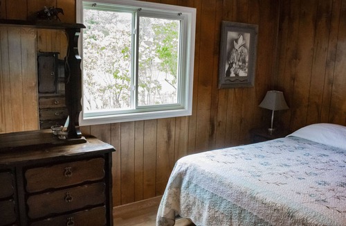 Torrington House | Rustic House with WiFi and great location