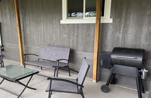 Torrington House | Rustic House with WiFi and great location