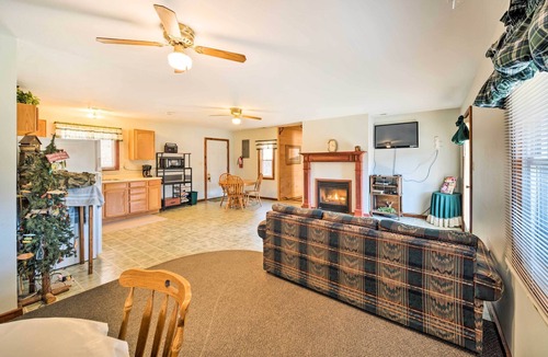 Bryant Cabin | Rustic Iowa Cabin: 10 Mi to Maquoketa Caves