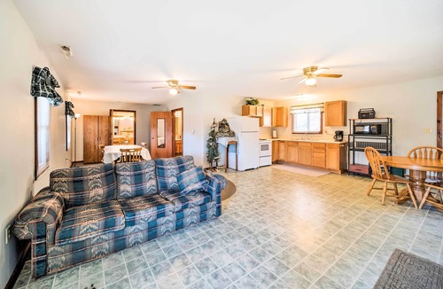 Bryant Cabin | Rustic Iowa Cabin: 10 Mi to Maquoketa Caves