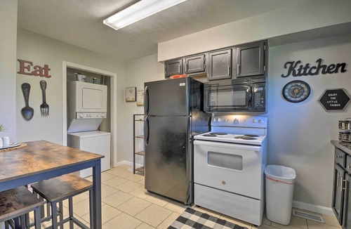 Ironton House | Rustic Ironton Home w/Deck & Fire Pit on Creek!