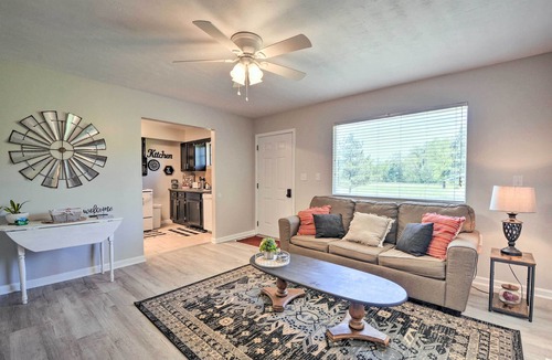 Ironton House | Rustic Ironton Home w/Deck & Fire Pit on Creek!