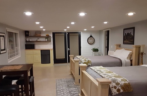 Big Creek Apartment | RUSTIC IVY FARMSTEAD RETREAT