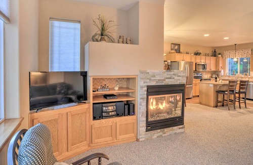 Klamath Falls House | Rustic Klamath Falls Retreat w/ Private Deck!