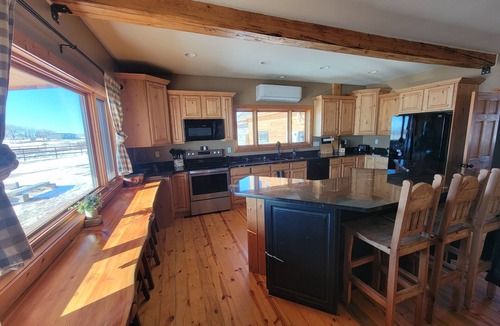 Riverton Cabin | Rustic Knotty Pine Lodge with views, Games, Coffee Bar, Loft !