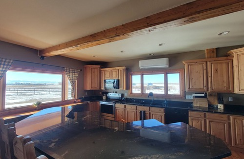 Riverton Cabin | Rustic Knotty Pine Lodge with views, Games, Coffee Bar, Loft !
