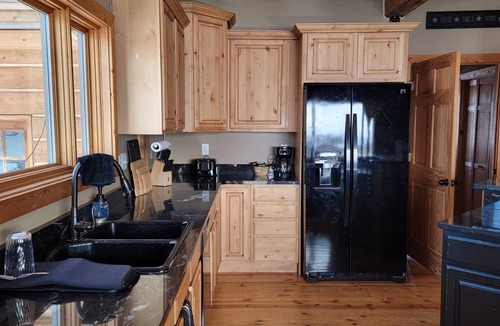 Riverton Cabin | Rustic Knotty Pine Lodge with views, Games, Coffee Bar, Loft !