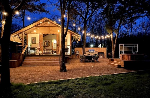Bastrop House | Rustic Lake Bastrop Cabin with Private Patio & Grill near Austin, Texas