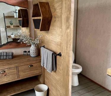 Bastrop House | Rustic Lake Bastrop Cabin with Private Patio & Grill near Austin, Texas