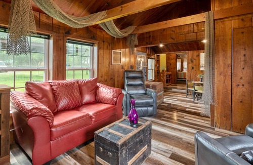 Brownwood Cabin | Rustic Lake Brownwood “Boat House”