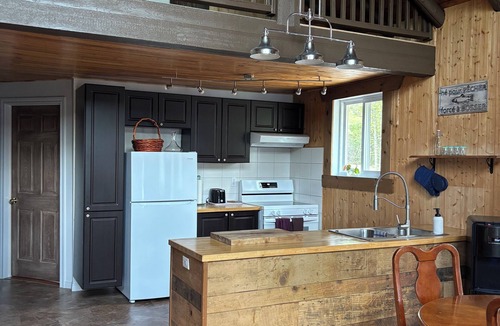 Sainte-Anne-du-Lac Ski Chalet | Rustic lakeside cottage.