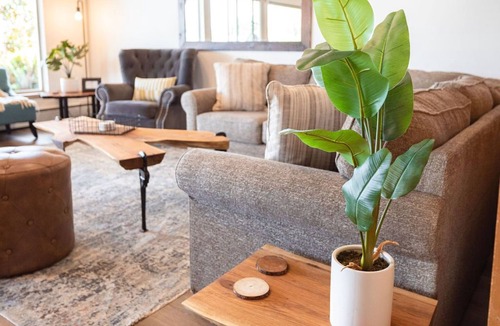 Silver Lake House | Rustic Lake House - Family Fun!