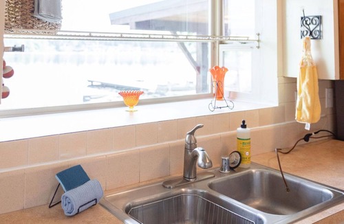 Silver Lake House | Rustic Lake House - Family Fun!