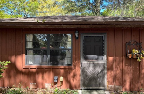 Putnam Hall Cottage | Rustic Lake View Cottagenn