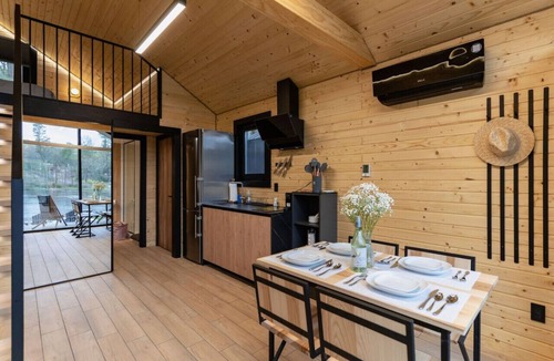 Scotrun Cabin | Rustic Lakefront Chalet #3/Pocono, 5 min Camelback
