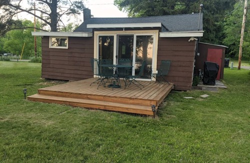 Fennville Cabin | Rustic Lakefront Cabin near Saugatuck&South Haven
