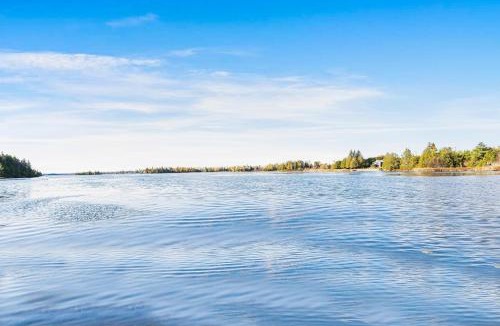 Kirkfield House | Rustic Lakefront Cottage with Fire Pit & Scenic Views