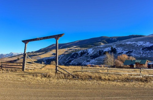 Livingston House | Rustic Livingston Ranch House with Mtn Views!