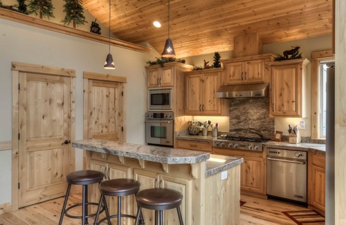 Deer Park House | Rustic lodge w/game room & hot tub
