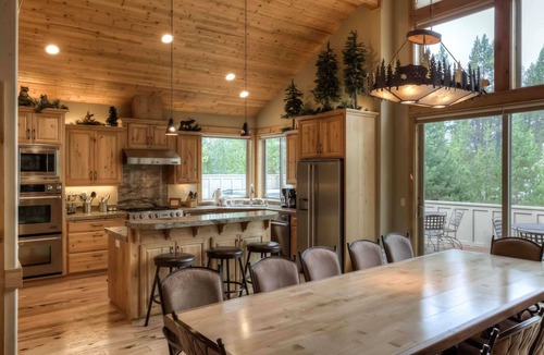 Deer Park House | Rustic lodge w/game room & hot tub
