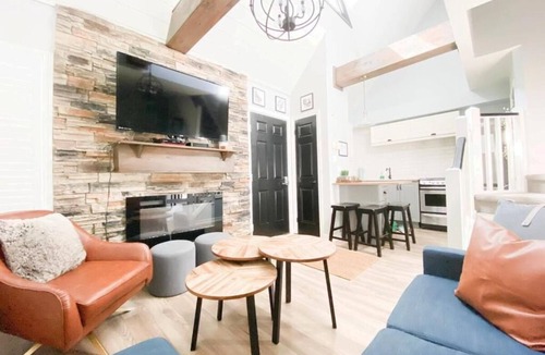 Craigleith Apartment | Rustic Loft at Blue