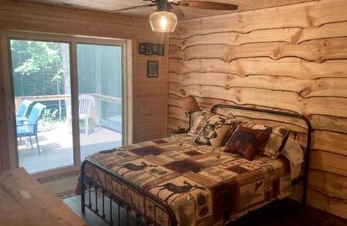 Birdseye House | Rustic Lofted Cabin with Hot-Tub in Indiana