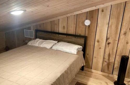 Birdseye House | Rustic Lofted Cabin with Hot-Tub in Indiana